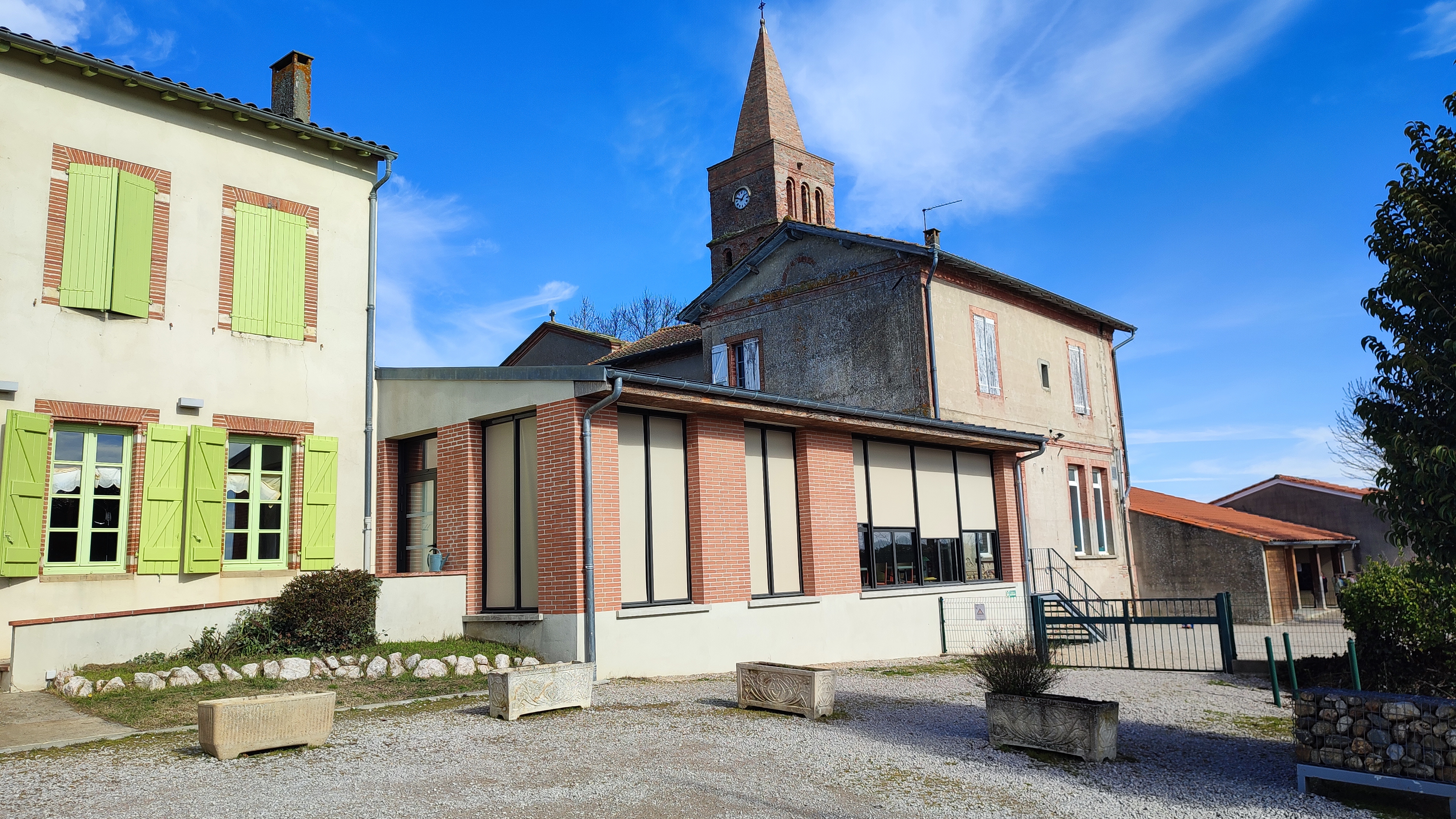 vue arrière de l'ALAE (et la salle du conseil)