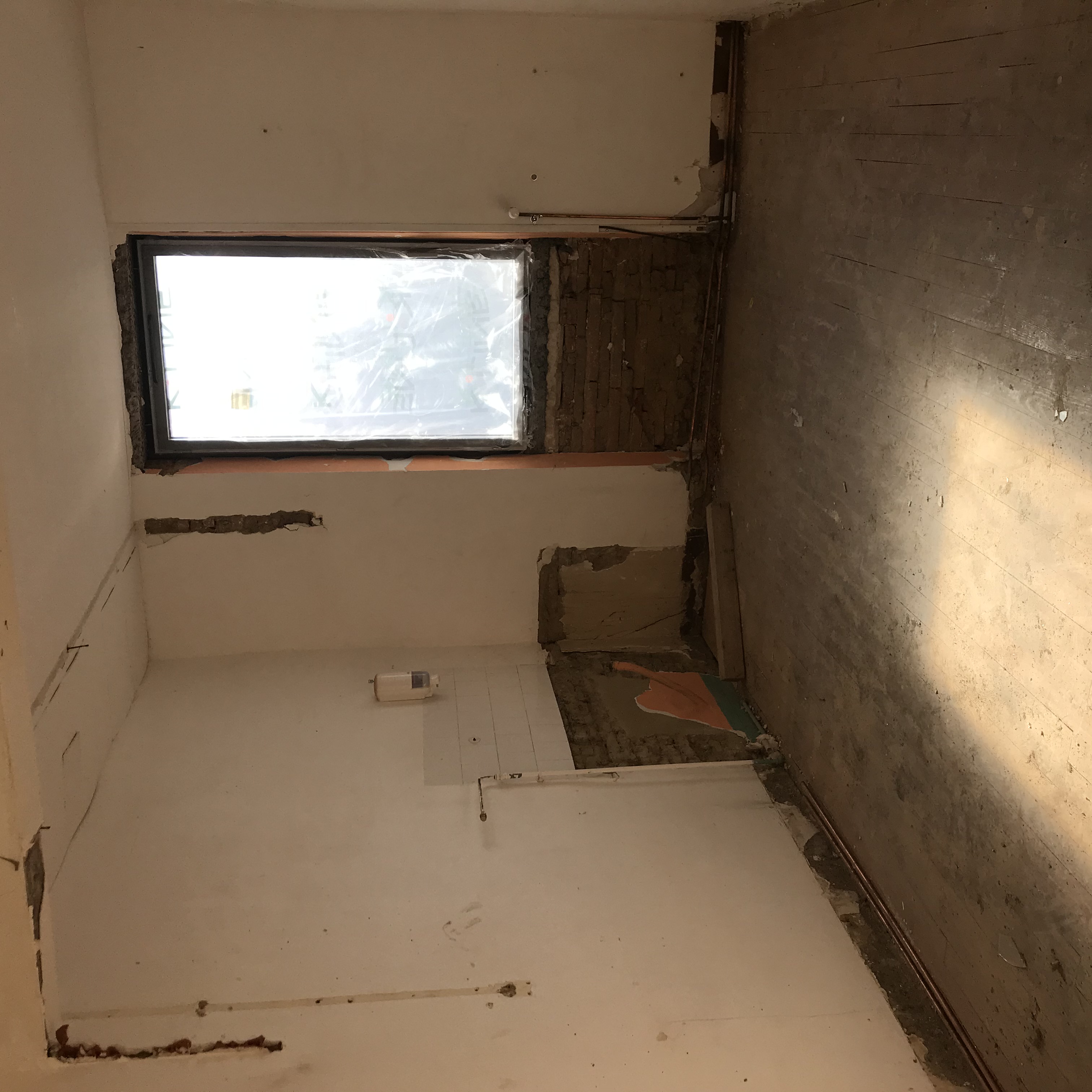 l'ancien accès sur l'arrière donnant à la salle des fêtes