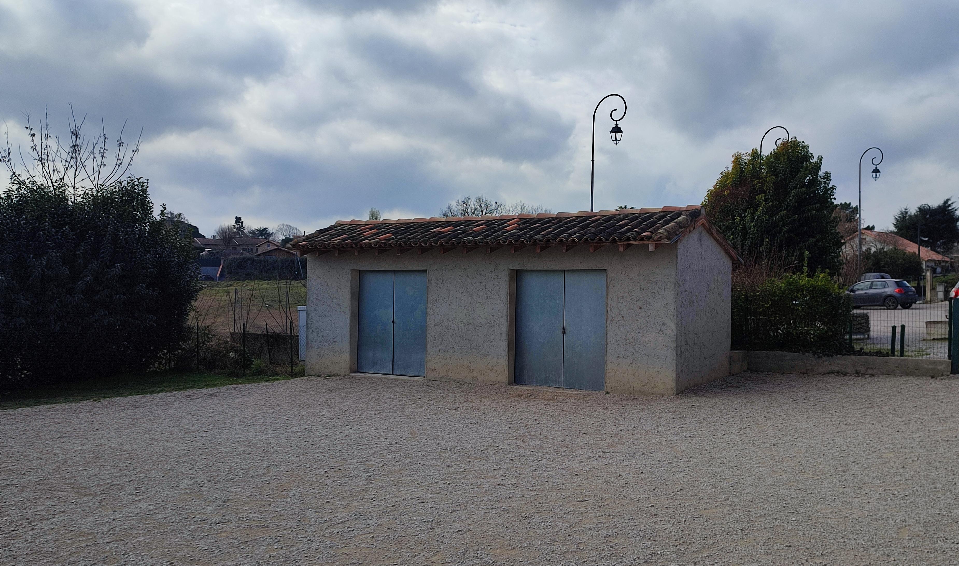 Construction d'un garage à vélos, rangement matériel de l'école